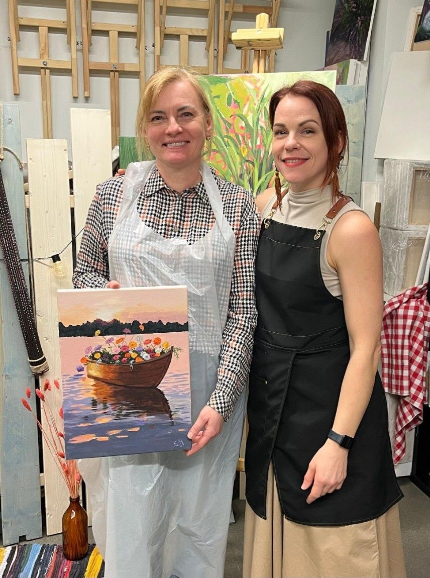 Art as relaxation - painting helps reduce stress and regain inner peace