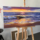 Jūras glezna saulrieta krāsās ar zeltītiem viļņiem tuvplānā eļļa uz audekla 101x77 cm