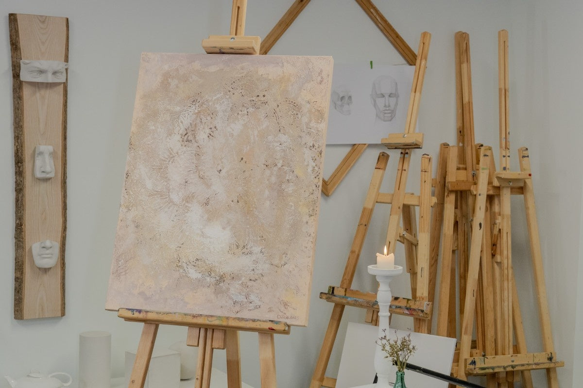Pabeigta interjerglezna ar mandalu rakstiem meditatīvās gleznošanas meistarklasē