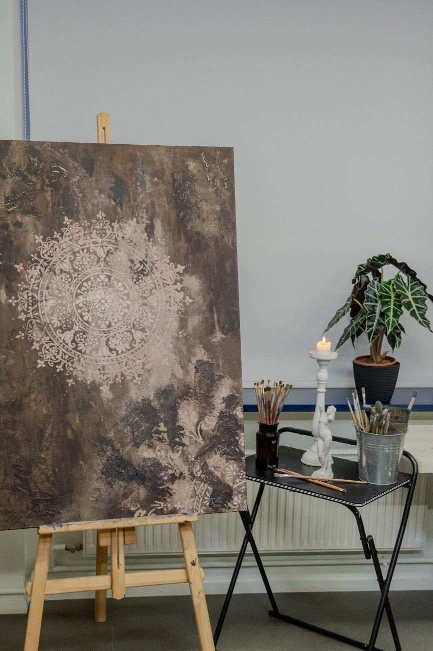 Pabeigta interjerglezna ar mandalu meditatīvās gleznošanas meistarklasē